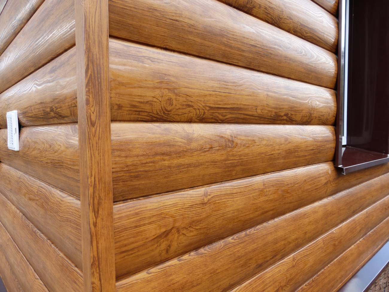 Блок-хаус на фасаде дома из газобетона